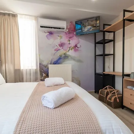 Market Portrait Hotel Athene